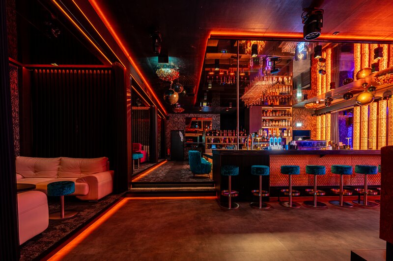 Club Vip Divin, in inima Vienei, transport gratuit